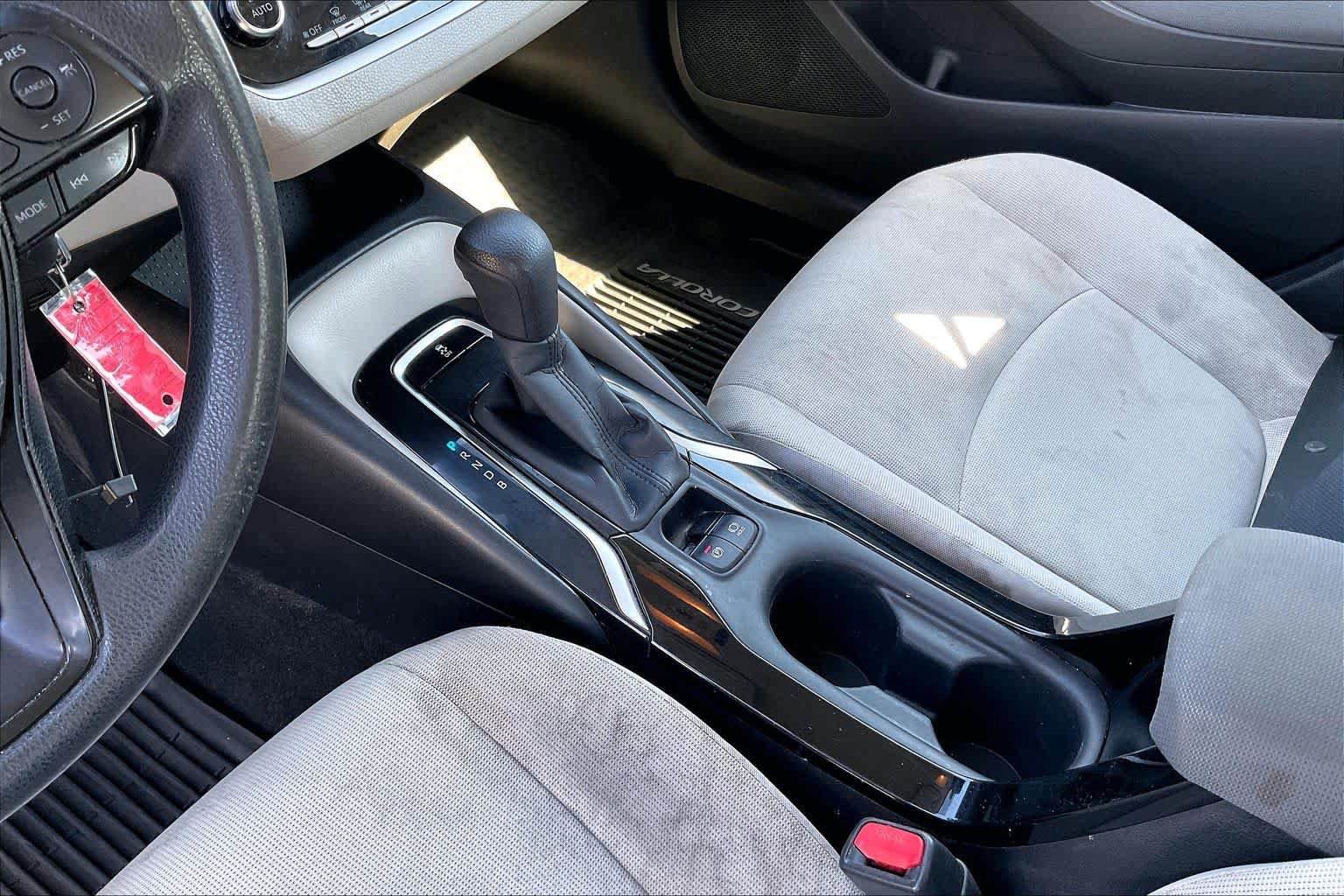 Used 2020 Toyota Corolla LE FWD image 15