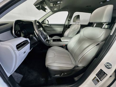 Used 2025 Hyundai Palisade SEL FWD image 13