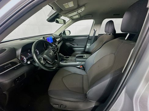Used 2023 Toyota Highlander LE image 13