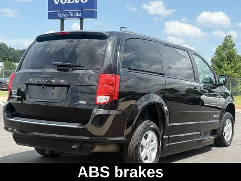 Used 2013 Dodge Grand Caravan SXT FWD image 8
