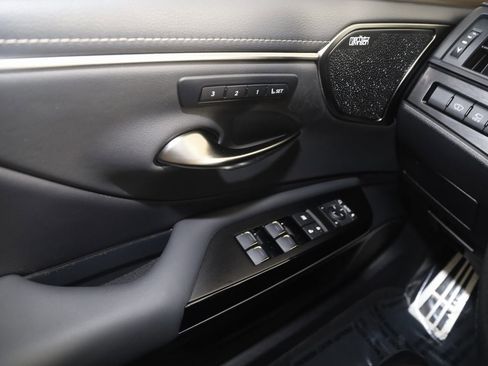 Used 2024 Lexus ES 300h F Sport image 34