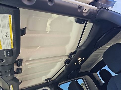 Used 2023 Jeep Gladiator Willys image 33