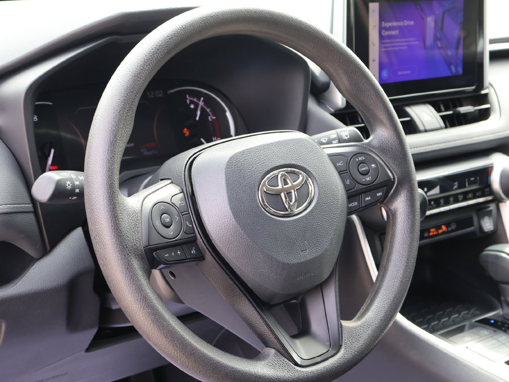 Used 2025 Toyota RAV4 LE AWD/4WD image 23