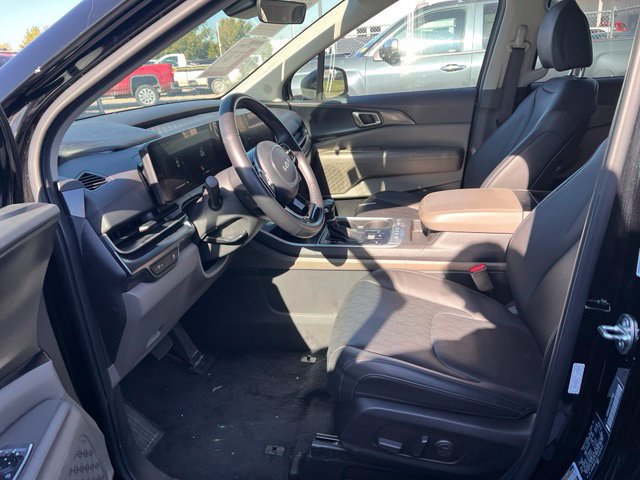 Used 2026 Kia Carnival FWD image 9