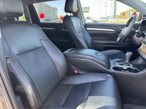 Used 2019 Toyota Highlander XLE image 11