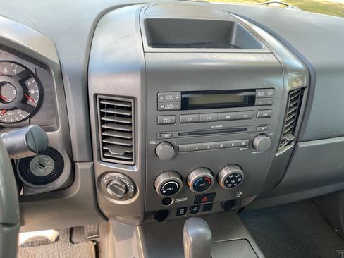 Used 2005 Nissan Titan SE image 31