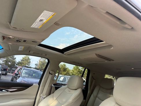 Used 2018 Cadillac Escalade Premium Luxury AWD/4WD image 11