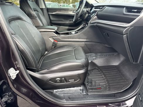 Used 2023 Jeep Grand Cherokee L Limited w/ Luxury Tech Group II image 12