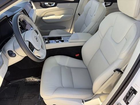 Certified 2024 Volvo XC60 B5 Plus w/ Protection Package Premier AWD/4WD image 19