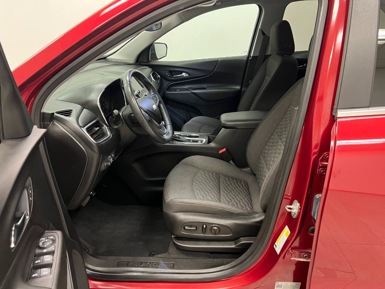 Used 2021 Chevrolet Equinox LT FWD image 23