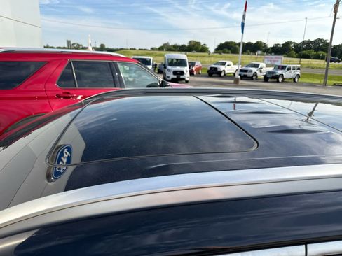 Used 2021 Hyundai Palisade Limited FWD image 3