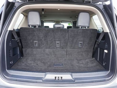 Used 2024 Ford Expedition XLT image 30