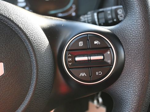 Used 2025 Kia Soul LX w/ LX Technology Package image 12