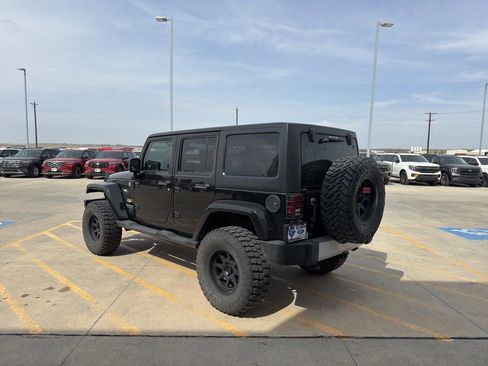 Used 2015 Jeep Wrangler Unlimited Sahara w/ Connectivity Group image 5