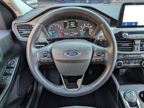 Used 2022 Ford Escape SE w/ SE Sport Appearance Package image 23