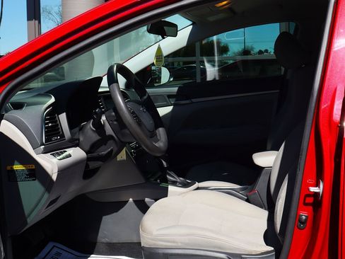 Used 2017 Hyundai Elantra SE image 37