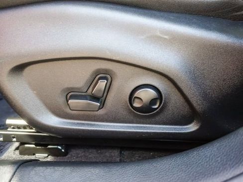 Used 2025 Jeep Compass Limited image 23