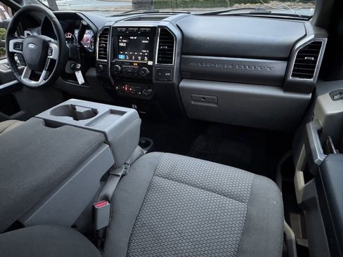 Used 2017 Ford F250 XLT w/ XLT Premium Package image 19