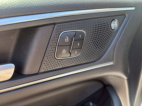 Used 2019 Ford Edge Titanium w/ Equipment Group 301A AWD/4WD image 18