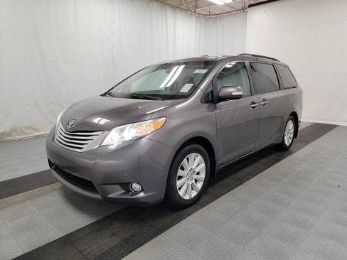 Used 2014 Toyota Sienna XLE image 1