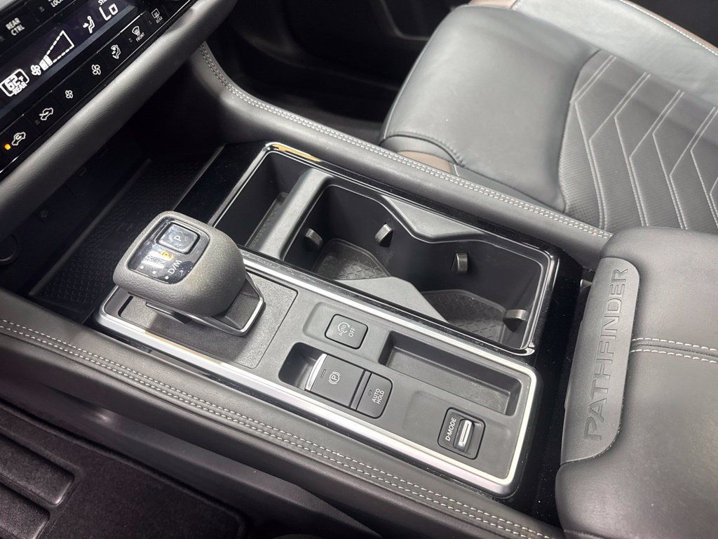 Used 2025 Nissan Pathfinder Platinum FWD image 28
