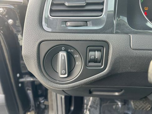 Used 2019 Volkswagen e-Golf SE image 16