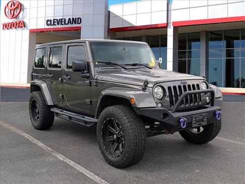 Used 2017 Jeep Wrangler Unlimited Sahara AWD/4WD image 2