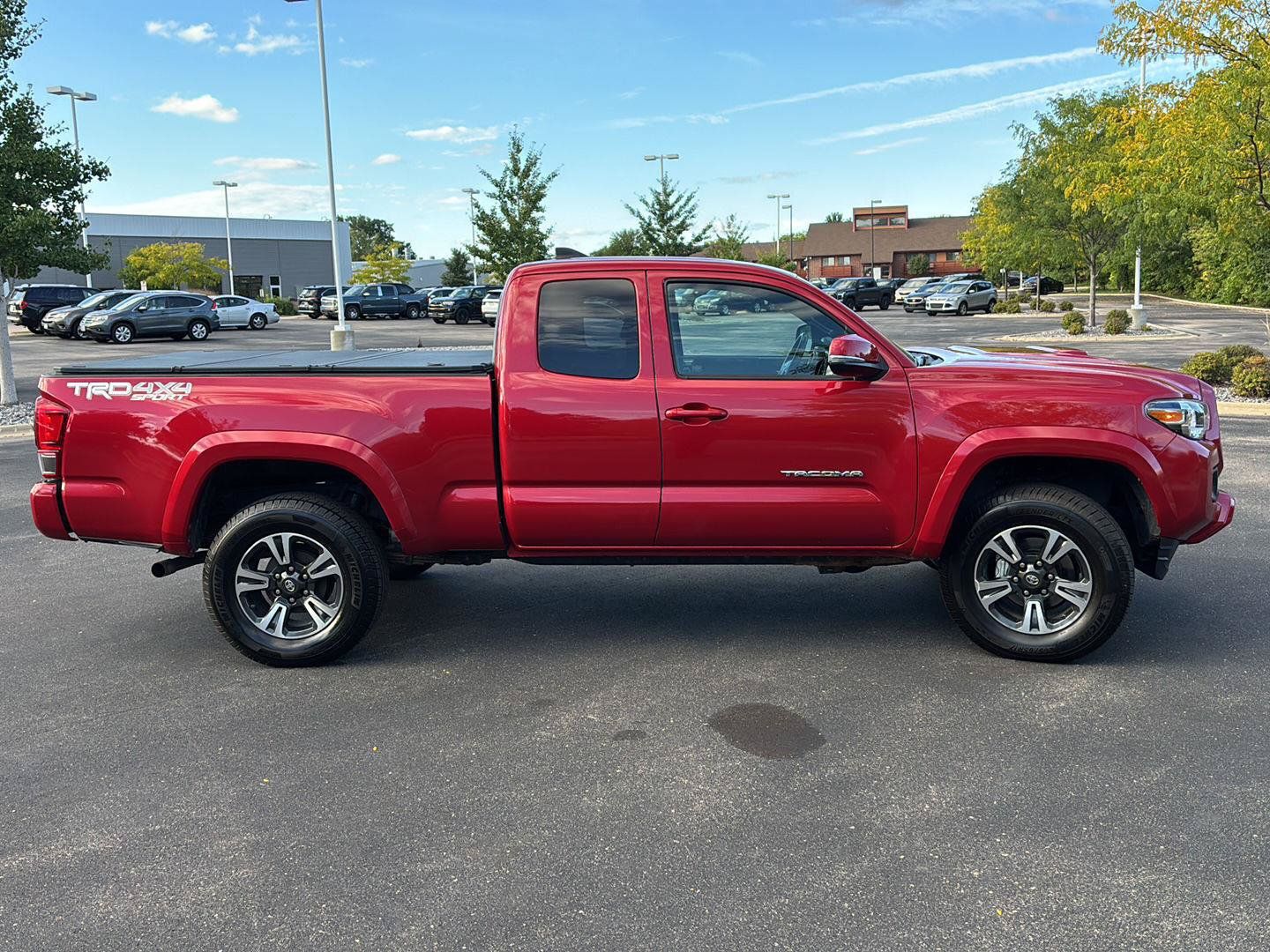 Used 2017 Toyota Tacoma TRD Sport w/ Premium & Technology Package AWD/4WD image 8