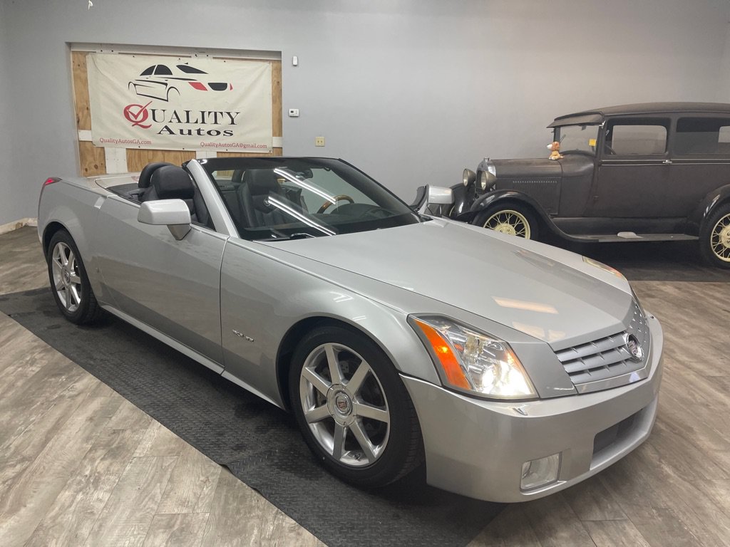 Used 2006 Cadillac XLR RWD image 3