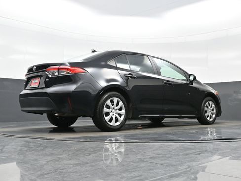 Used 2025 Toyota Corolla LE image 30