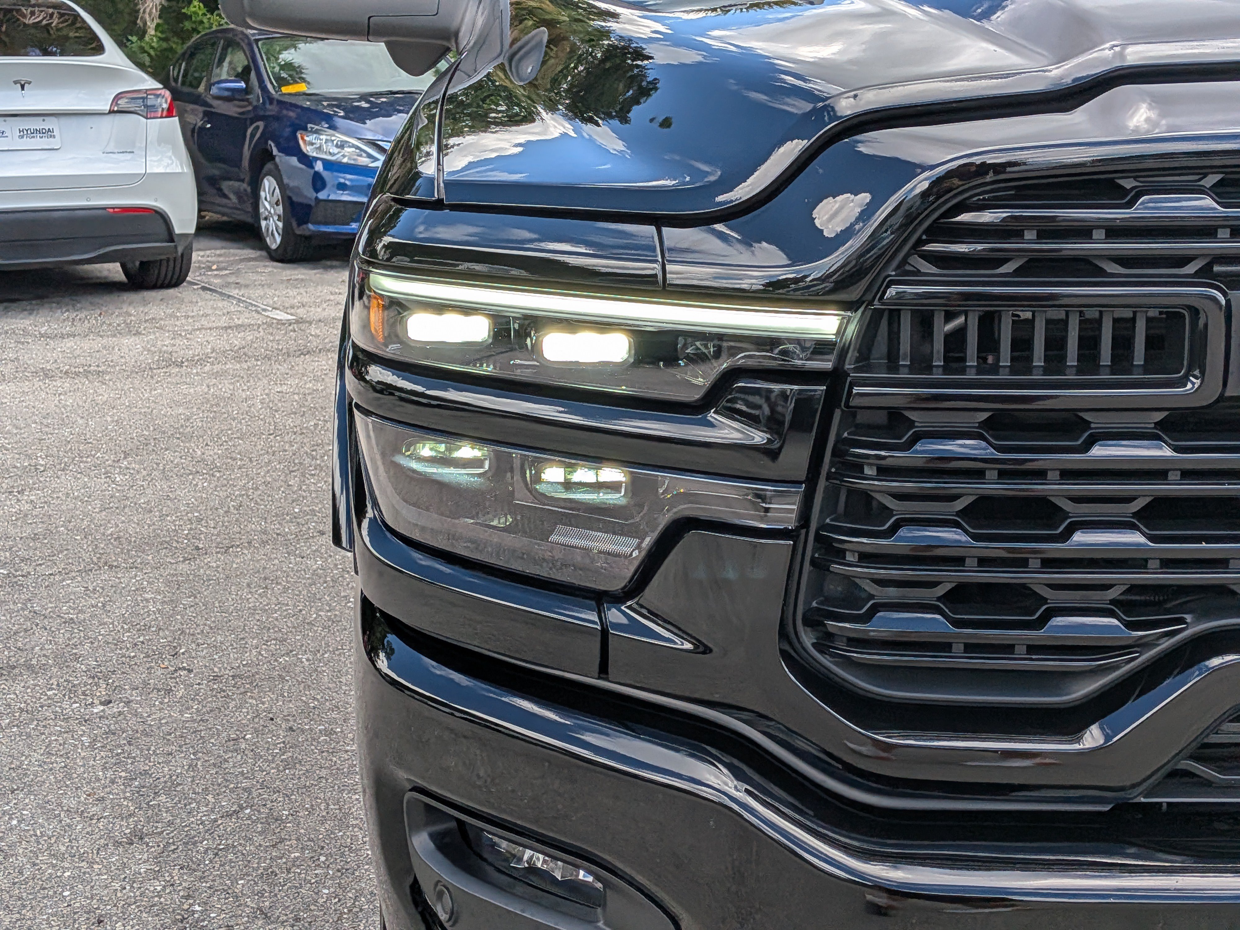 Used 2025 RAM 2500 Limited AWD/4WD image 10