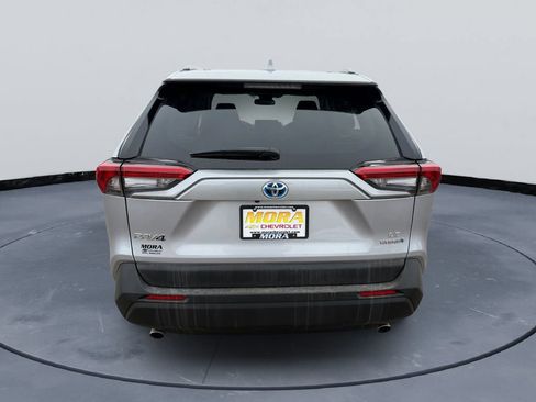 Used 2022 Toyota RAV4 LE image 5