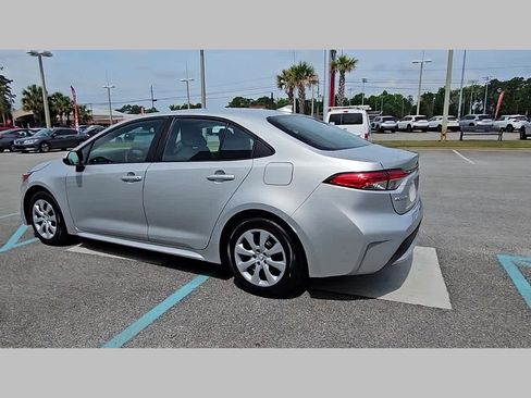 Used 2022 Toyota Corolla LE image 29