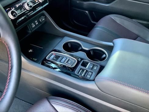 Used 2025 Honda Pilot Black Edition image 17