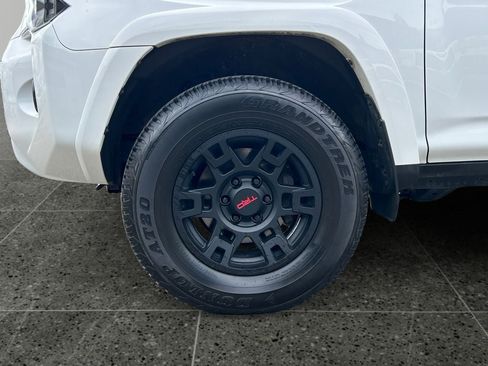 Used 2023 Toyota 4Runner SR5 Premium w/ SR5 Premium Package AWD/4WD image 4