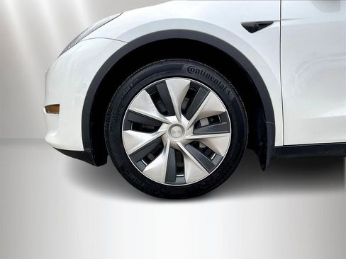 Used 2022 Tesla Model Y Long Range AWD/4WD image 33