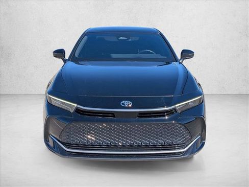 Used 2023 Toyota Crown XLE image 2