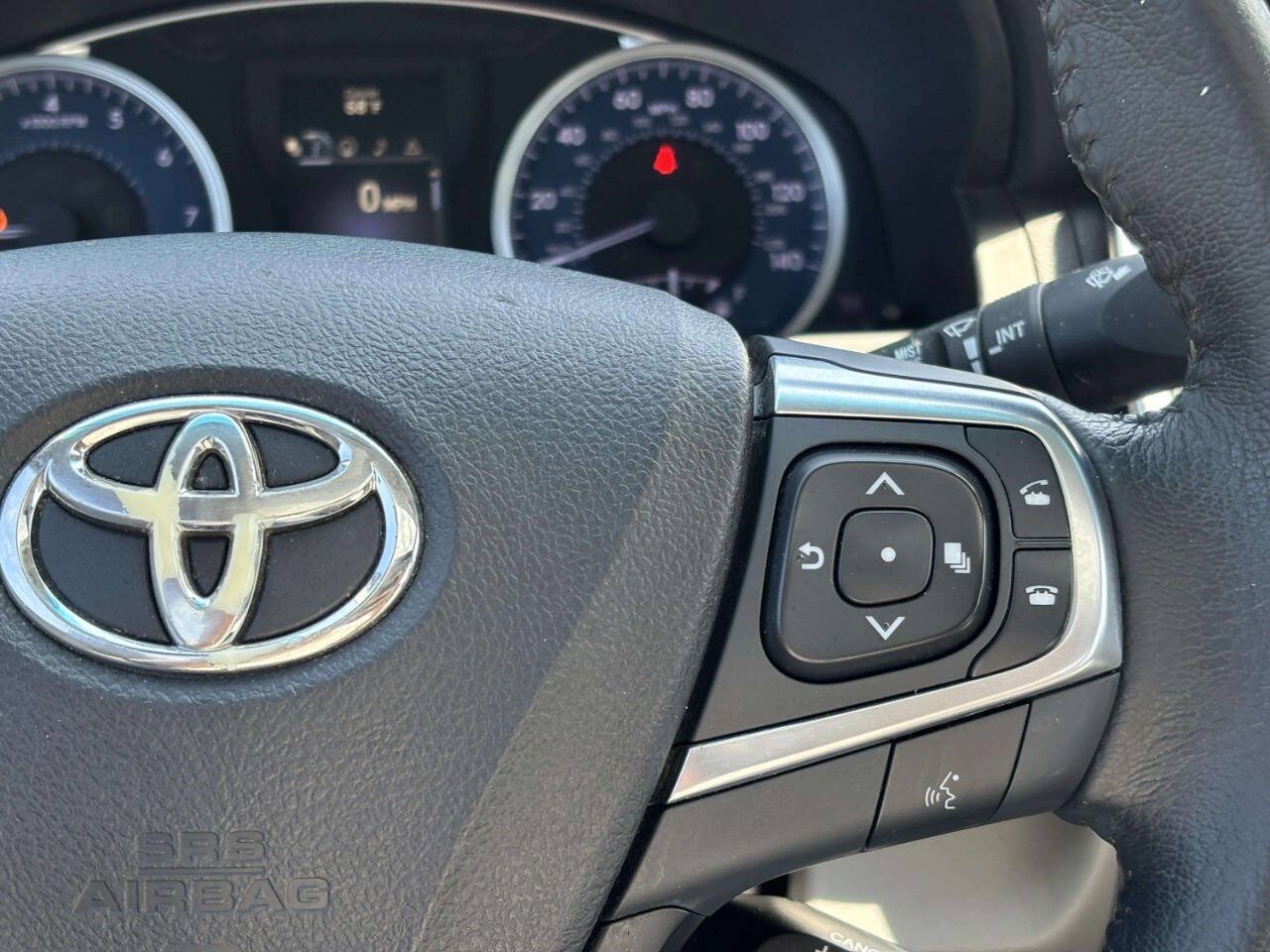 Used 2017 Toyota Camry XLE w/ Moonroof Package FWD image 29