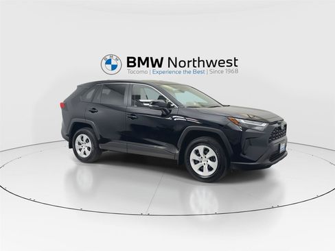 Used 2025 Toyota RAV4 LE AWD/4WD image 6
