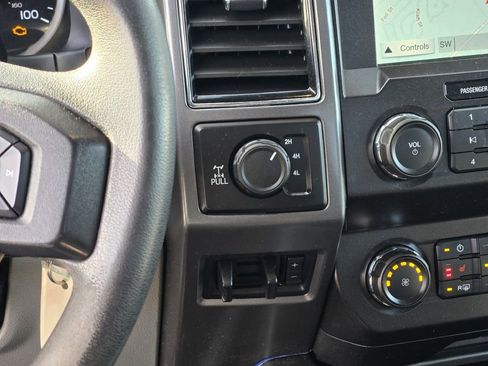 Used 2019 Ford F350 XLT w/ XLT Premium Package image 25