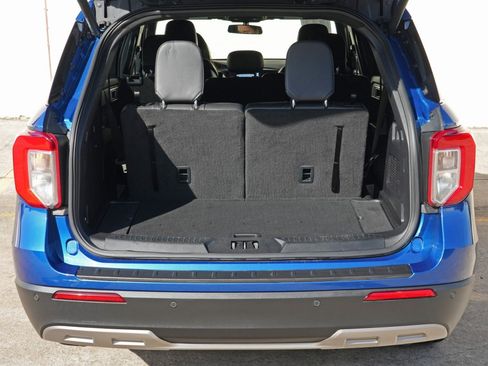 Used 2020 Ford Explorer XLT w/ Equipment Group 202A RWD image 9