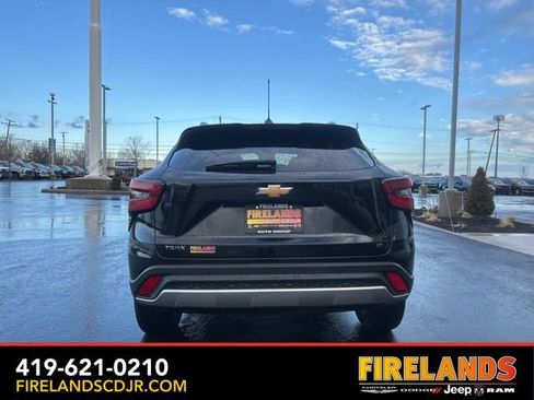 Used 2025 Chevrolet Trax LT w/ LT Convenience Package image 7