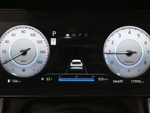 Certified 2025 Hyundai Elantra Limited w/ Cargo Package FWD image 9