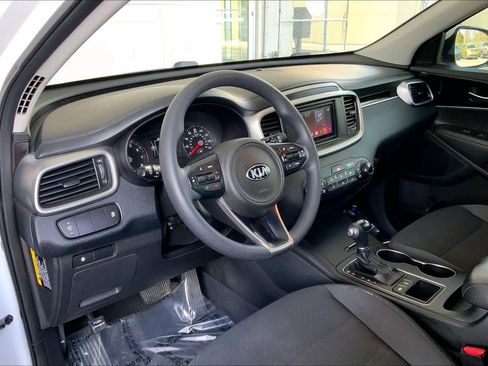 Used 2017 Kia Sorento LX image 18