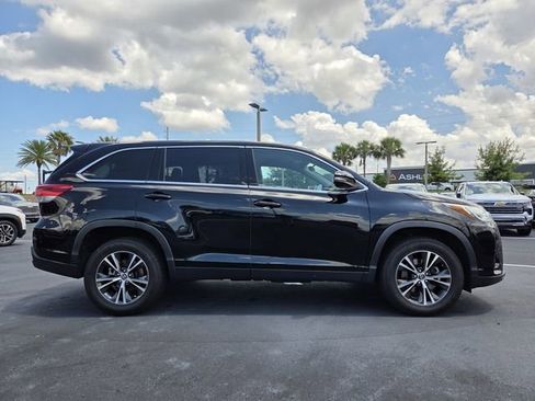 Used 2019 Toyota Highlander LE FWD image 7