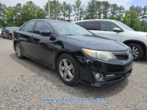 Used 2014 Toyota Camry SE FWD image 4