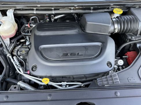 Used 2025 Chrysler Pacifica Select FWD image 16