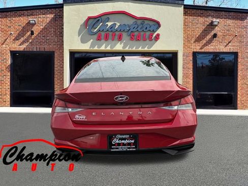 Used 2021 Hyundai Elantra SEL FWD image 5