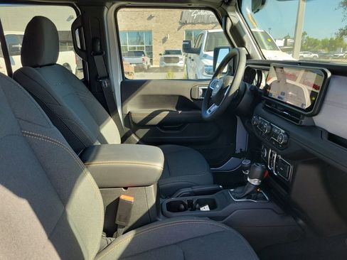 Used 2024 Jeep Wrangler Unlimited Sahara AWD/4WD image 34