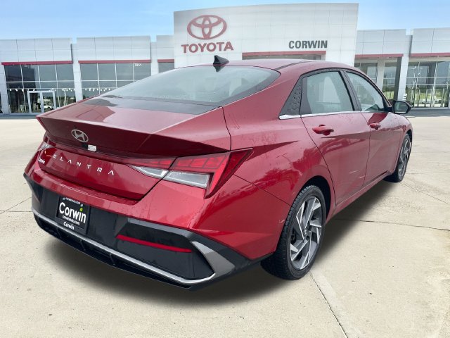 Used 2025 Hyundai Elantra SEL FWD image 5